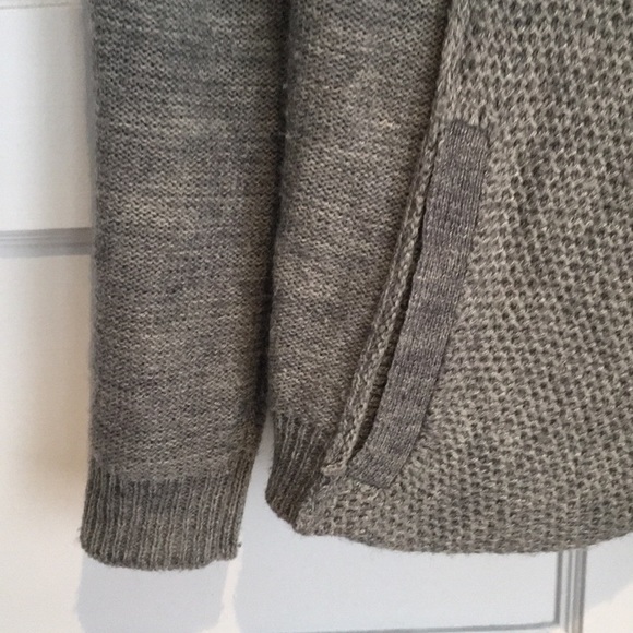 Cozy asymmetrical sweater from OLIVE des OLIVE - Picture 3 of 5